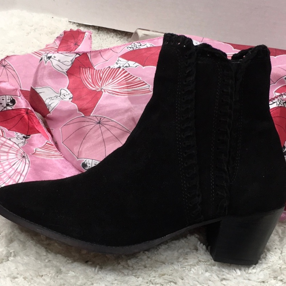 Coconuts by Matisse black suede booties